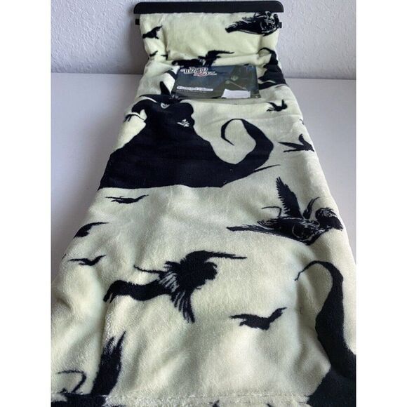 The Wizard Of Oz Wicked Witch 60 X 70" Green Throw Blanket Flying Monkeys NEW - Picture 4 of 16